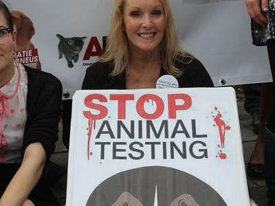 Het is tijd om te stoppen met dierproeven!