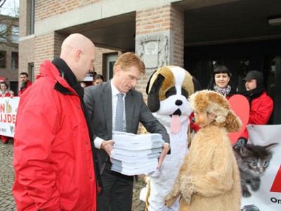 Valentijnsactie: 25.000 handtekeningen tegen hondentesten
